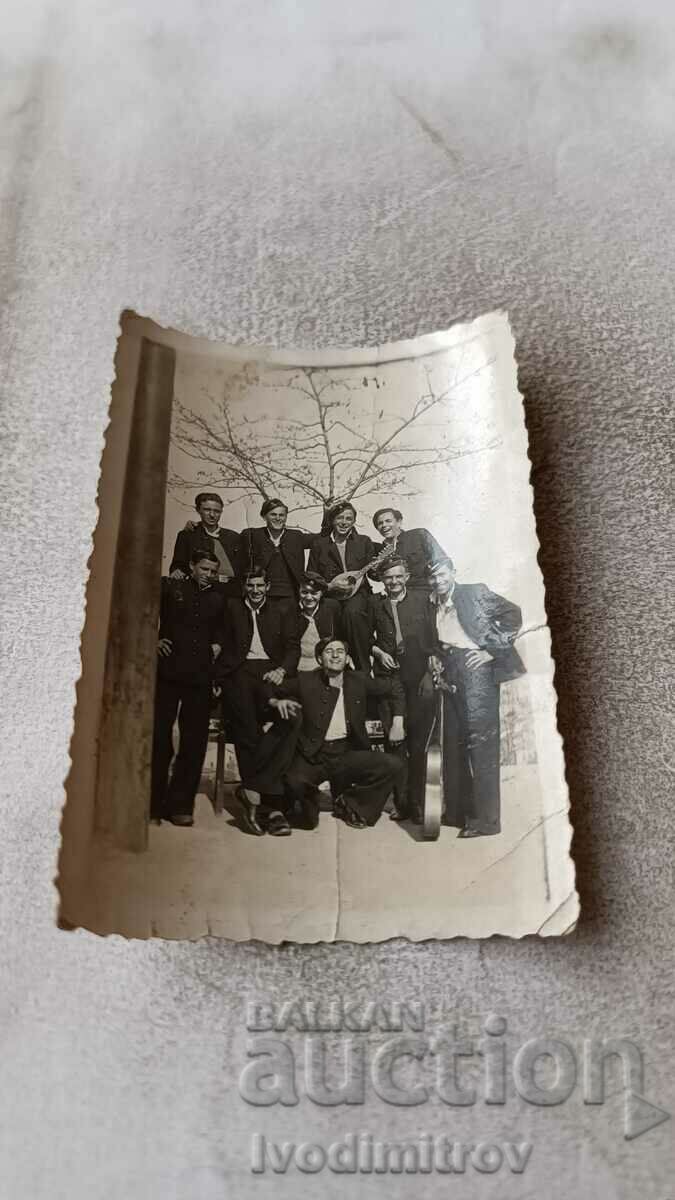 Photo Students with a mandolin