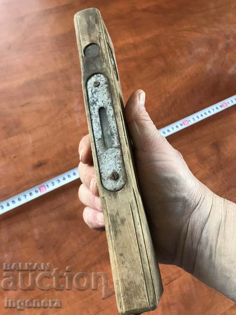Auction  LEVEL WOOD ANTIQUE TOOL STRAIGHT