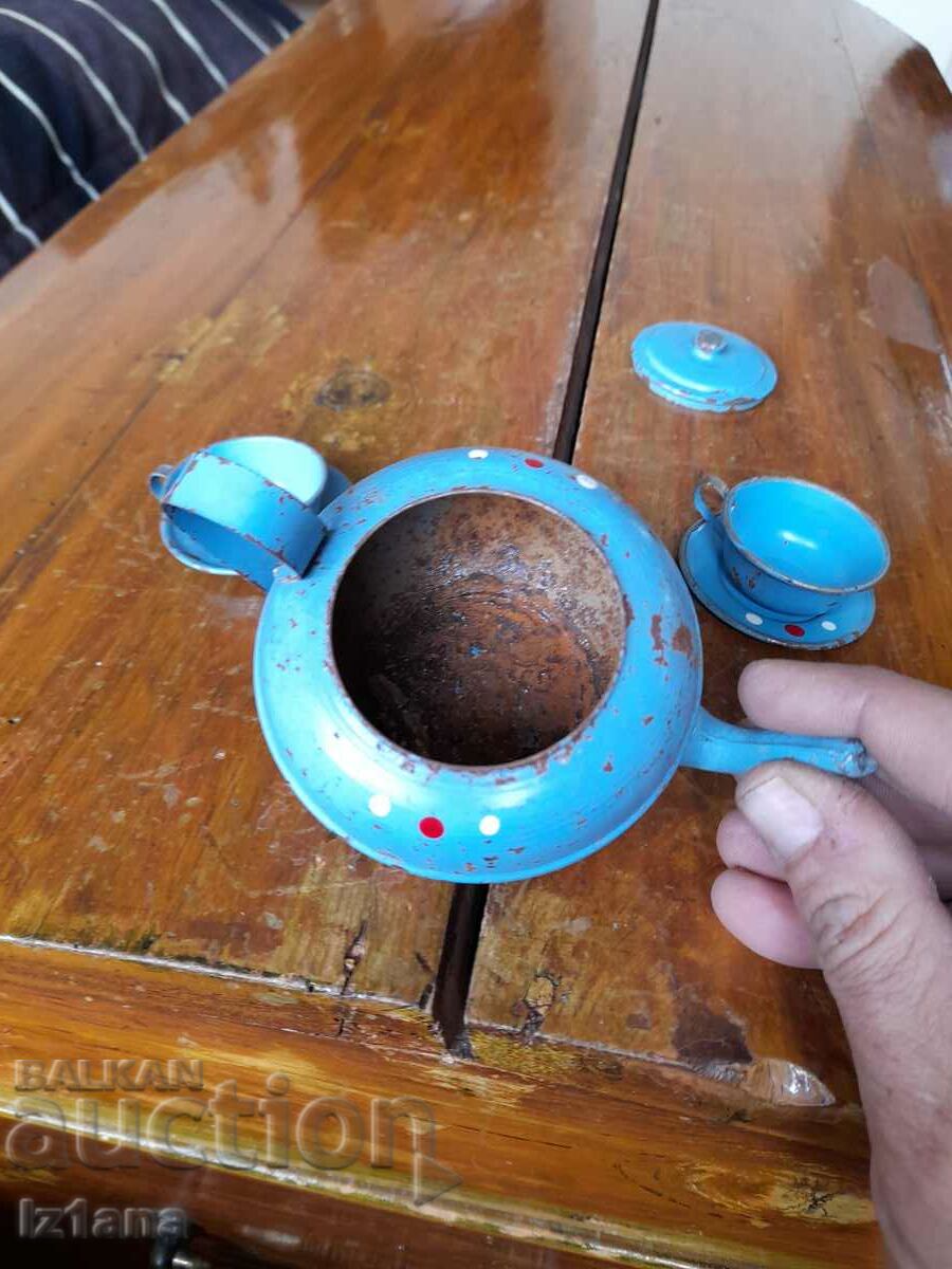 Auction An old children's teapot Auction An old children's teapot