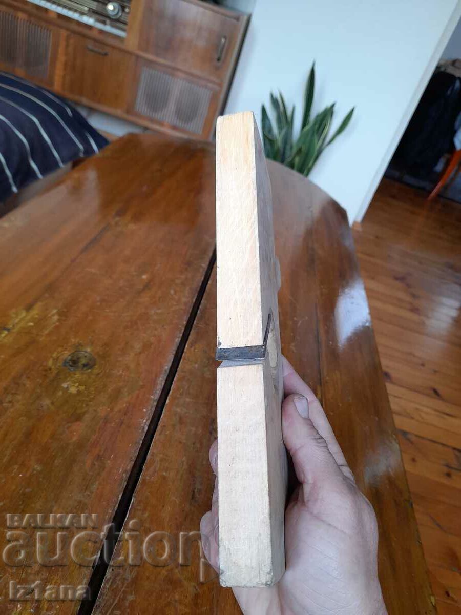 Delivery of Old carpentry grater Delivery of Old carpentry grater