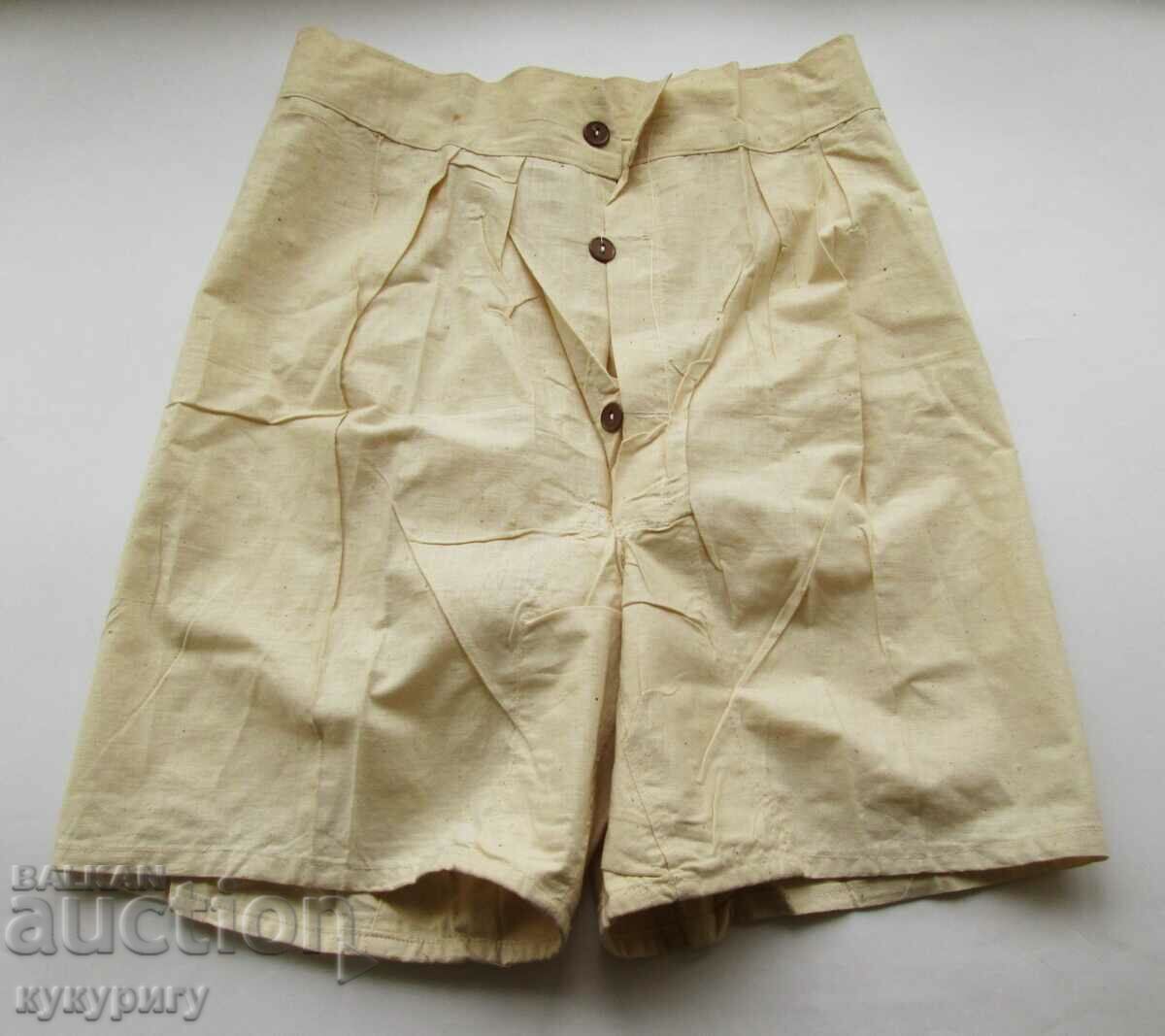 Pantaloni scurți vechi de lenjerie intimă dintr-o uniformă militară regală al doilea război mondial