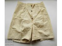 Pantaloni scurți vechi de lenjerie intimă dintr-o uniformă militară regală al doilea război mondial