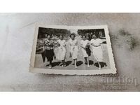 Εικόνα Πέντε γυναίκες σε μια βόλτα