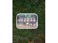 КУТИЯ - ТЕНЕКИЕНА