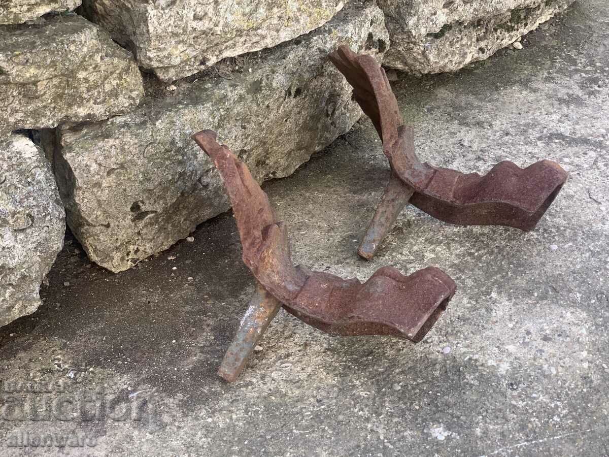 Livrarea Picioare de leu din fonta pentru instalarea semineului