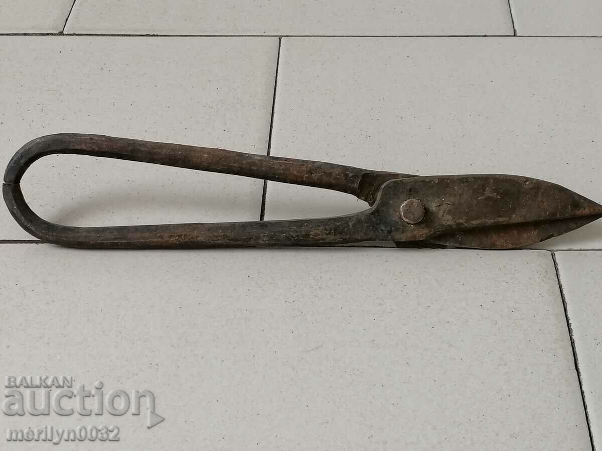 Παλιό βουλγάρικο σφυρήλατο ψαλίδι λαμαρίνας με τιμή 48.00 BGN | € 24.54 Παλιό βουλγάρικο σφυρήλατο ψαλίδι λαμαρίνας με τιμή 48.00 BGN | € 24.54