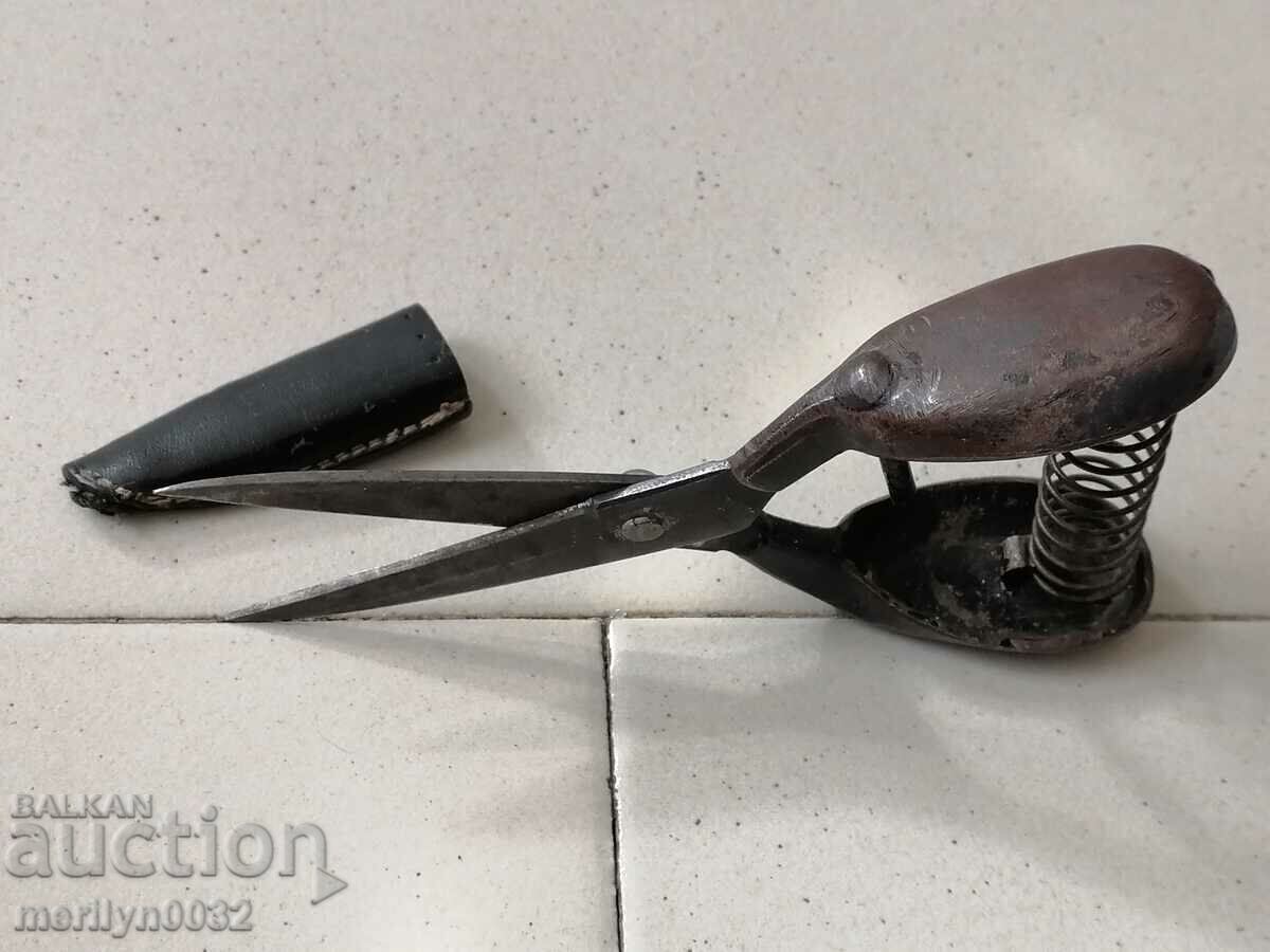Παλιό δερμάτινο ψαλίδι από σφυρήλατο σίδερο - 5 Παλιό δερμάτινο ψαλίδι από σφυρήλατο σίδερο - 5