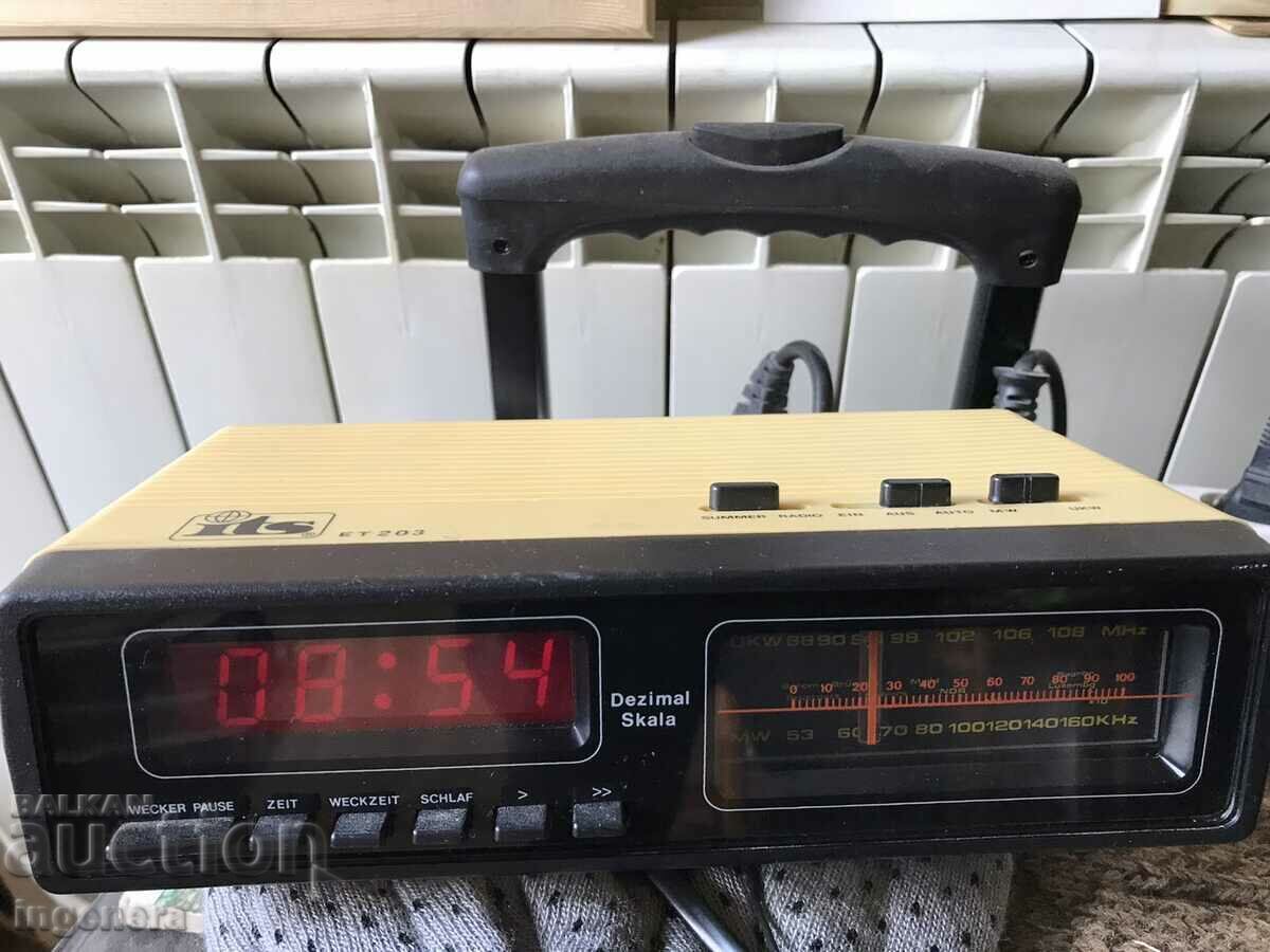 RADIO CEAS RETRO FUNcționează cu preț € 29.90 | 58.48 BGN RADIO CEAS RETRO FUNcționează cu preț € 29.90 | 58.48 BGN