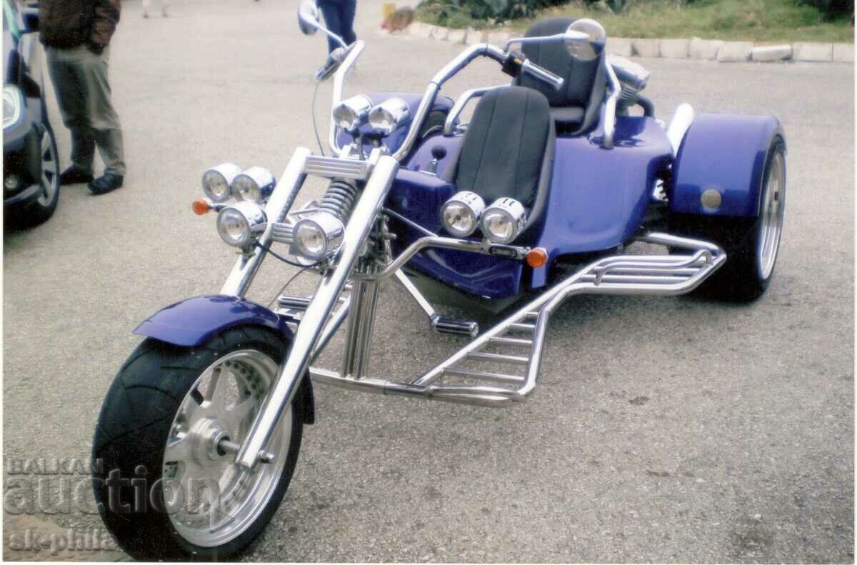 Стара снимка - Мотоциклет триколка