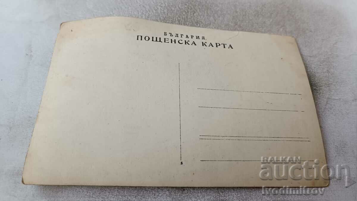 Photo Well-dressed men and women with price 3.45 BGN | € 1.76 Photo Well-dressed men and women with price 3.45 BGN | € 1.76