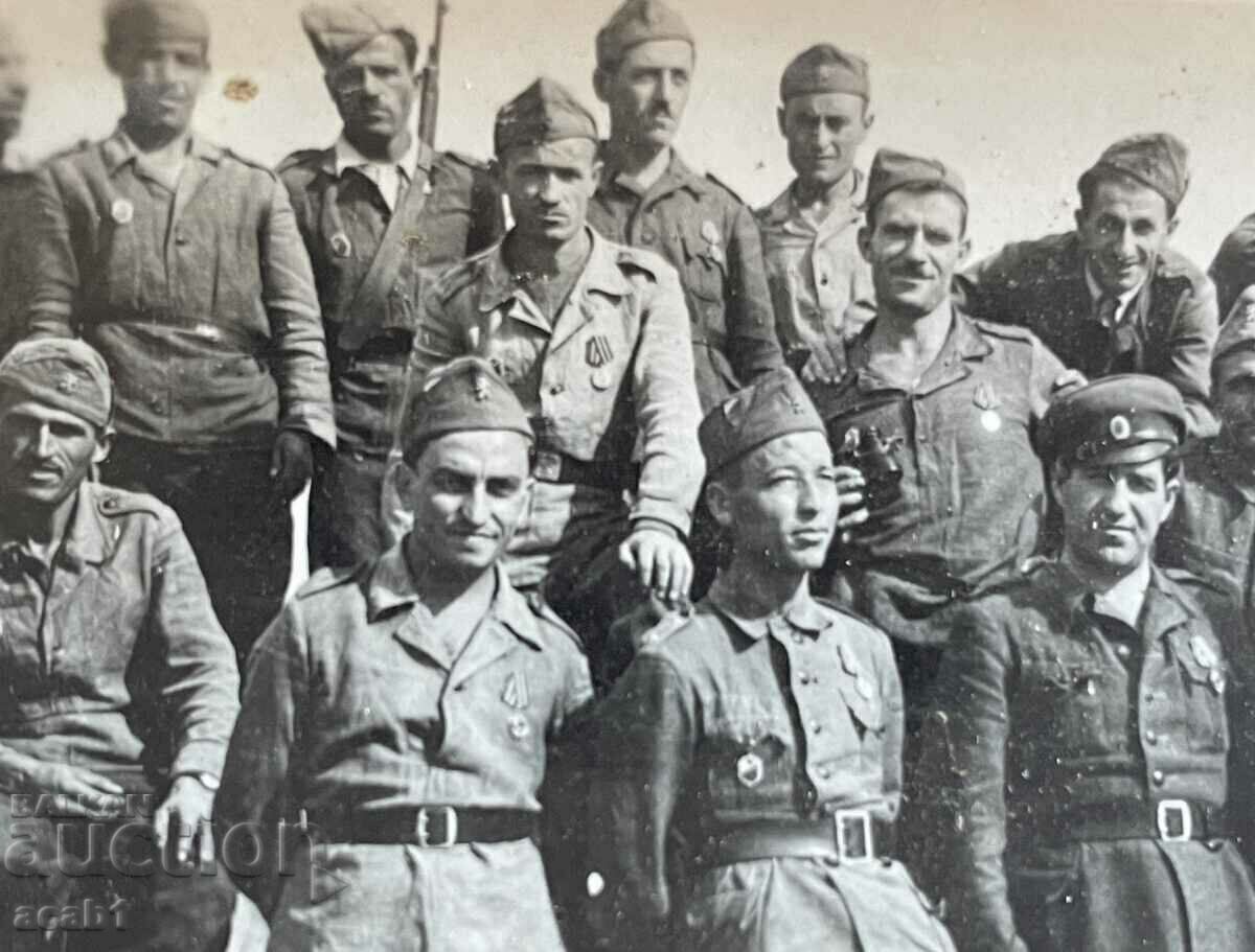 Auction A platoon from the 1st Army to Berlin awarded medals Auction A platoon from the 1st Army to Berlin awarded medals