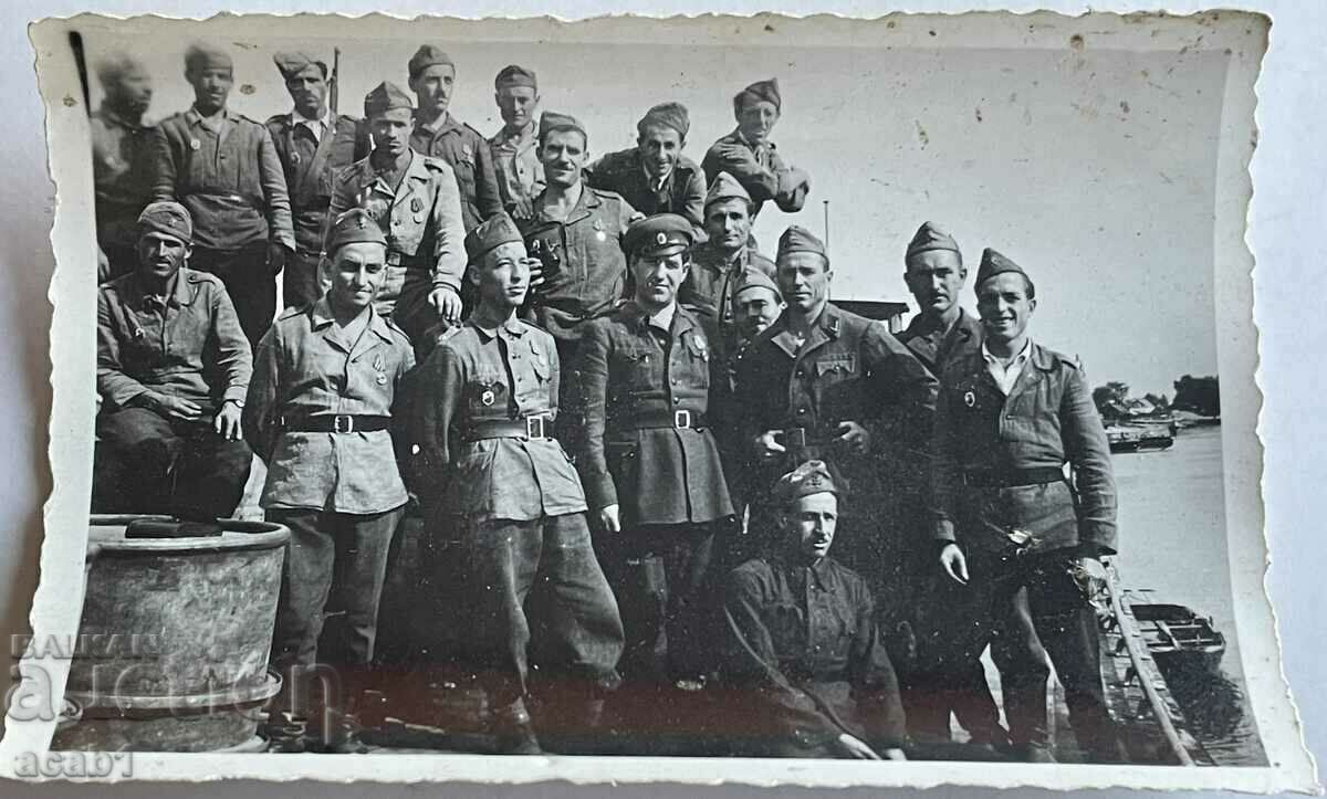 A platoon from the 1st Army to Berlin awarded medals