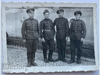 În fața Memorialului Prima Infanterie Sofia și a VI-a Infanterie t