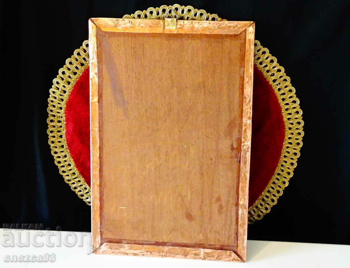 Licitație Panou de cupru, pictură în relief Elen, semnătură. Licitație Panou de cupru, pictură în relief Elen, semnătură.