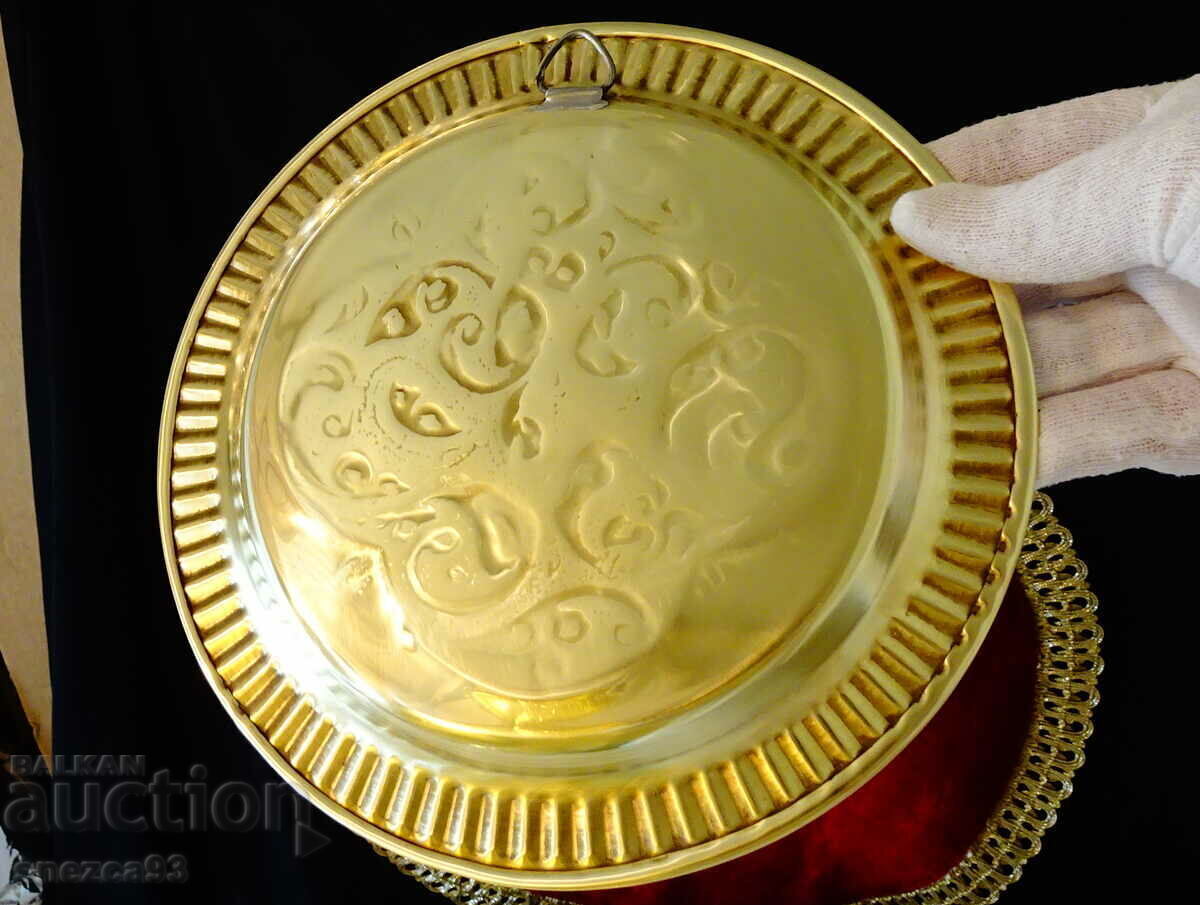 Delivery of Bronze tray with silver and copper, Arabic calligraphy