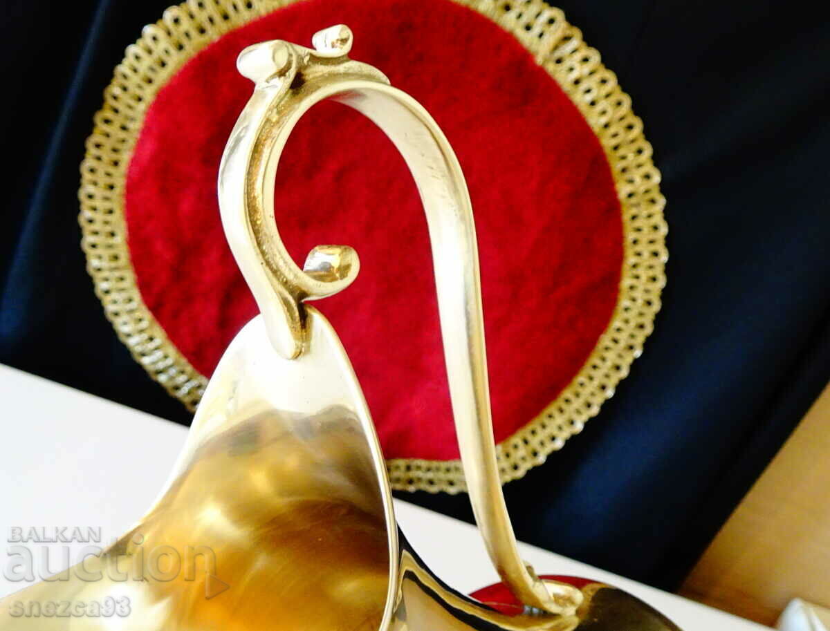 Delivery of English bronze wine jug 21 cm, Baroque Delivery of English bronze wine jug 21 cm, Baroque