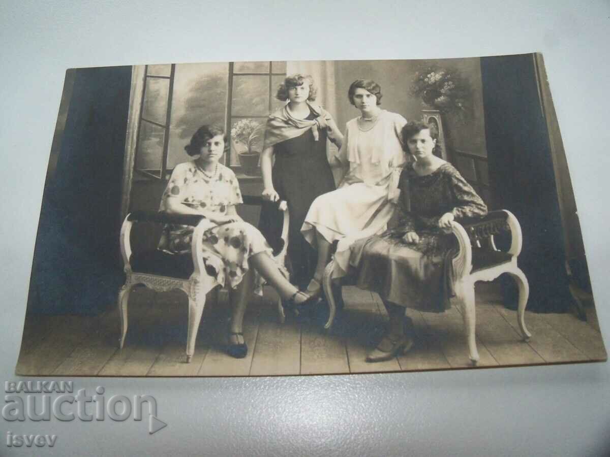 Τρεις παλιές καρτ ποστάλ, φωτογραφίες μαθητών Svishtov με τιμή 20.00 BGN | € 10.23 Τρεις παλιές καρτ ποστάλ, φωτογραφίες μαθητών Svishtov με τιμή 20.00 BGN | € 10.23