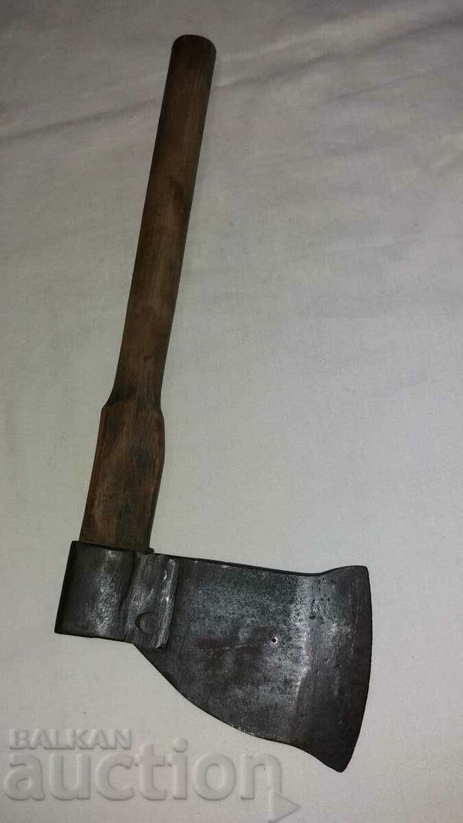 Delivery of Old small combination axe Delivery of Old small combination axe