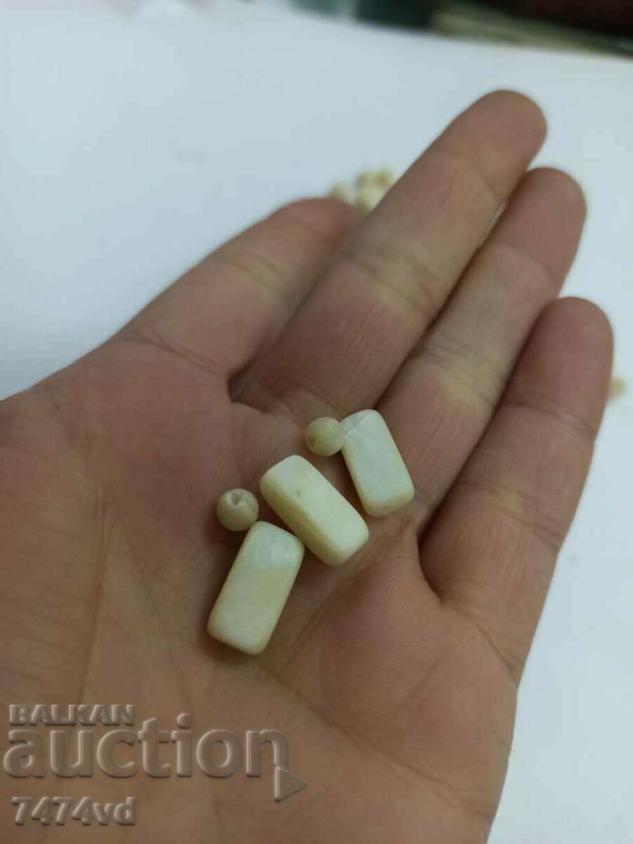 Licitație PERLA VECHE, NANIZE, DR Licitație PERLA VECHE, NANIZE, DR