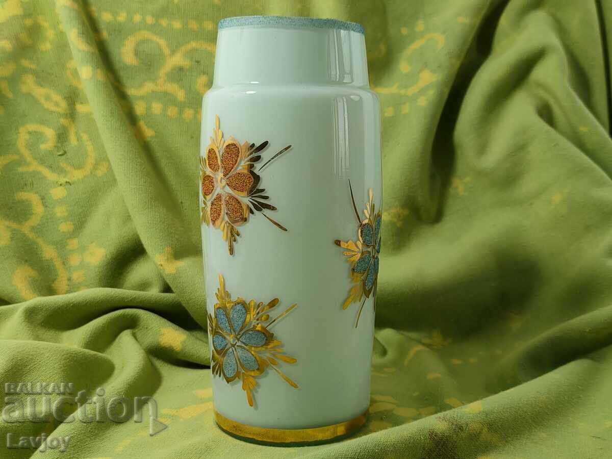 An old glass vase with price 65.00 BGN | € 33.23 An old glass vase with price 65.00 BGN | € 33.23
