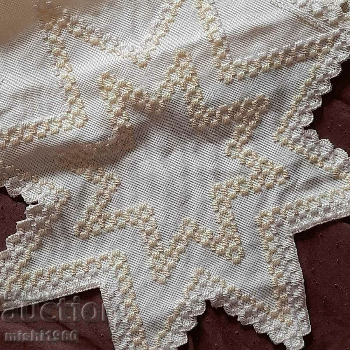 Tischleifer embroidery with price 8.00 BGN | € 4.09 Tischleifer embroidery with price 8.00 BGN | € 4.09