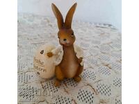 Великденски заек с яйце