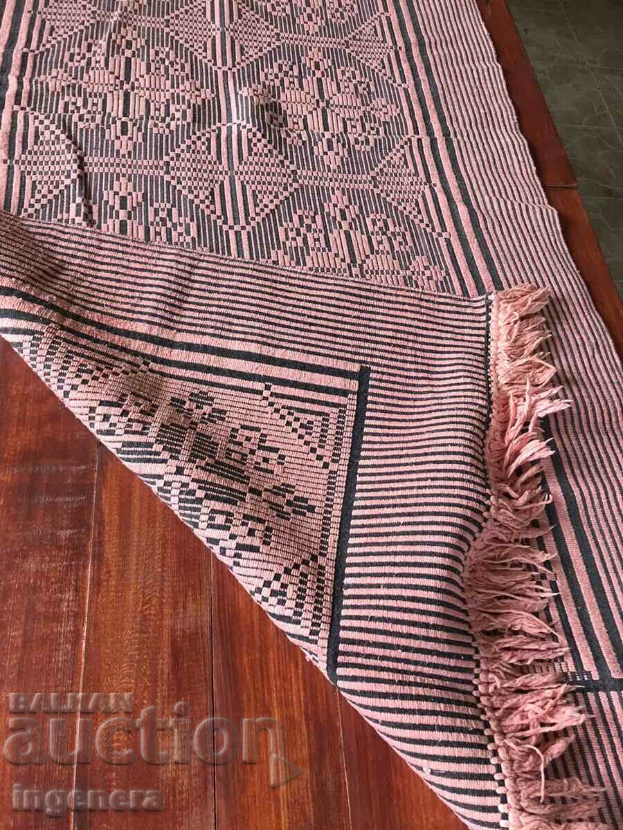 Auction MAT, CARPET, CARPET, KITTEN, COZY, DECOR, WARMTH Auction MAT, CARPET, CARPET, KITTEN, COZY, DECOR, WARMTH