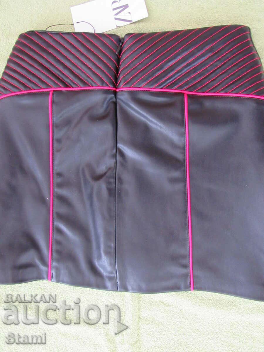 Licitație Fustă scurtă din piele neagră nouă ZARA mărimea S