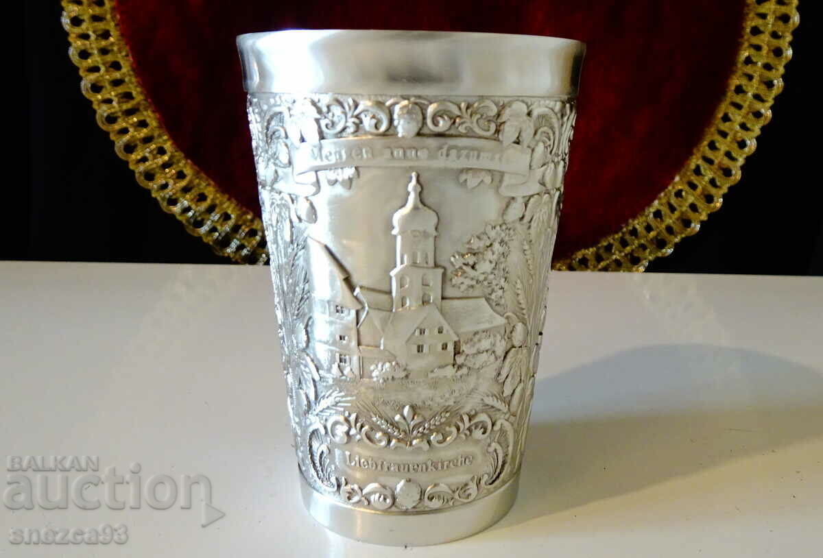 Auction  Kalaena wine glass with paintings for Men in the past