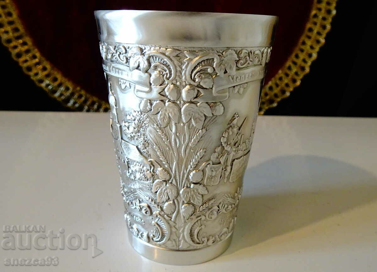 Delivery of Kalaena wine glass with paintings for Men in the past