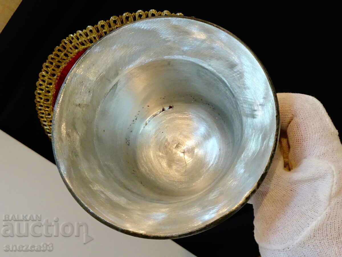 Delivery of Antique zinc vessel, pot, pot, relief. Delivery of Antique zinc vessel, pot, pot, relief.