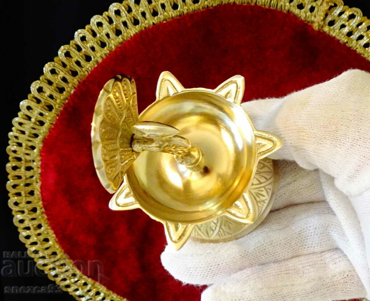 Bronze candlestick with Peacock. - 6