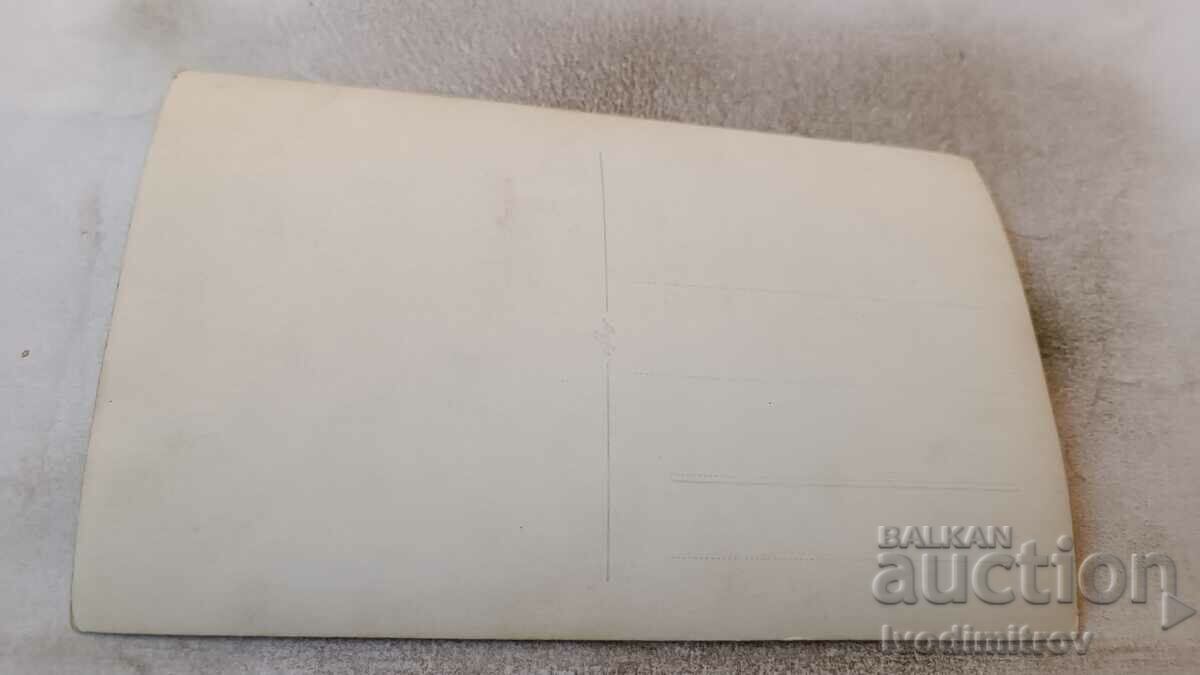 Φωτογραφία Μαθητές με τη δασκάλα τους με τιμή 2.65 BGN | € 1.35 Φωτογραφία Μαθητές με τη δασκάλα τους με τιμή 2.65 BGN | € 1.35