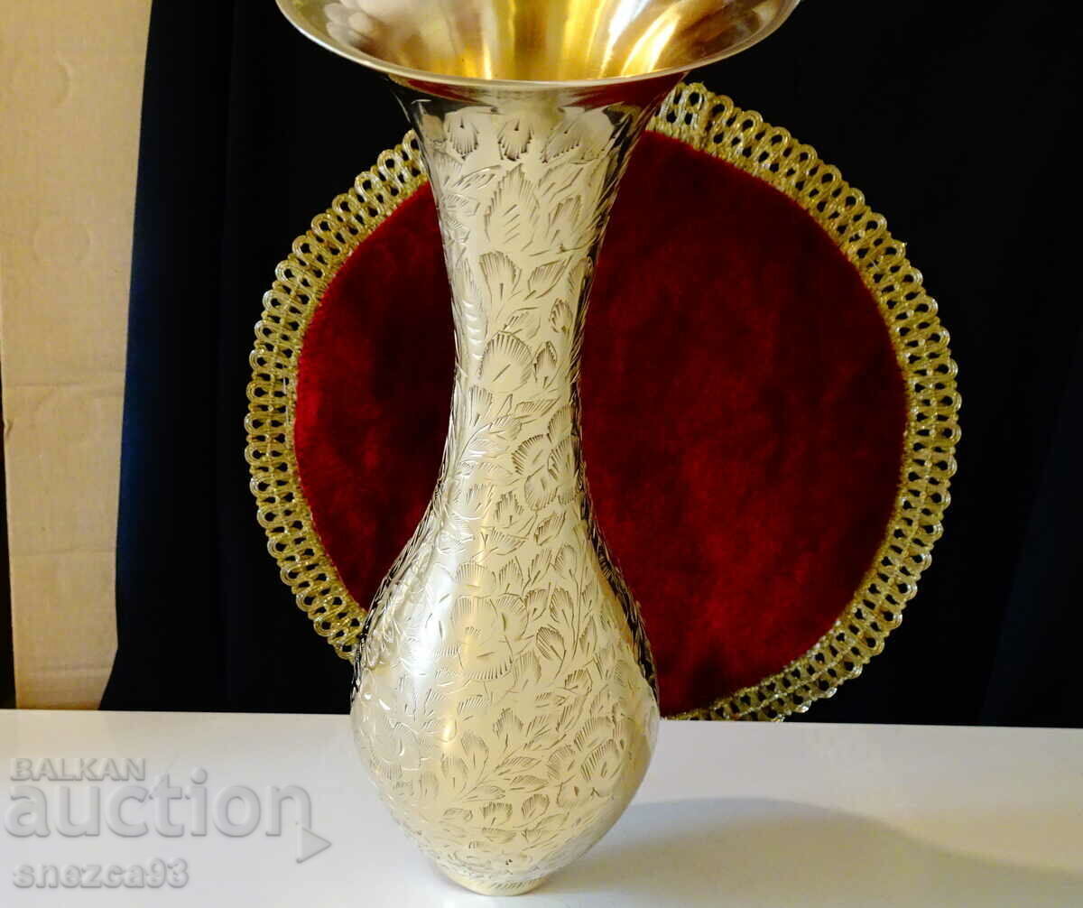 Bronze vase British India 28 cm., marked. with price 76.00 BGN | € 38.86 Bronze vase British India 28 cm., marked. with price 76.00 BGN | € 38.86