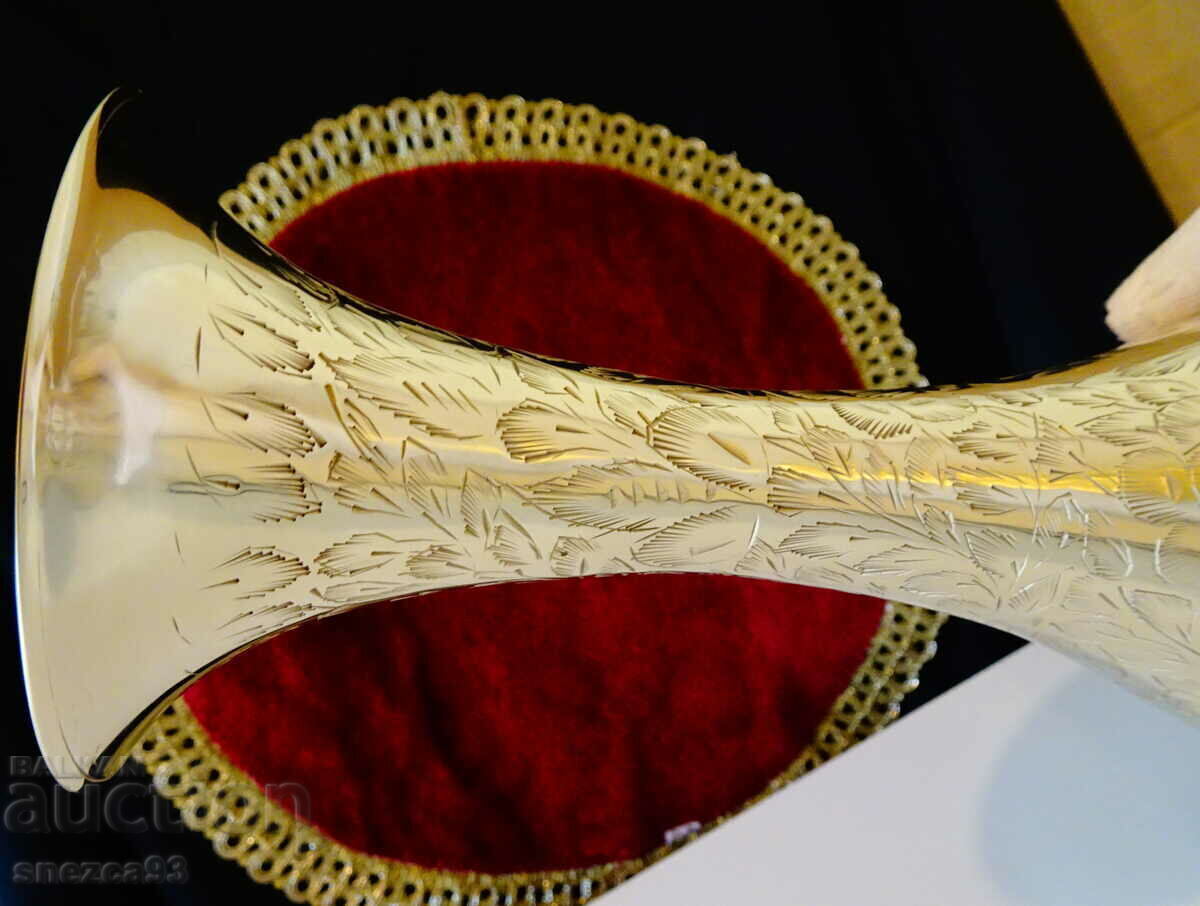 Auction Bronze vase British India 28 cm., marked. Auction Bronze vase British India 28 cm., marked.