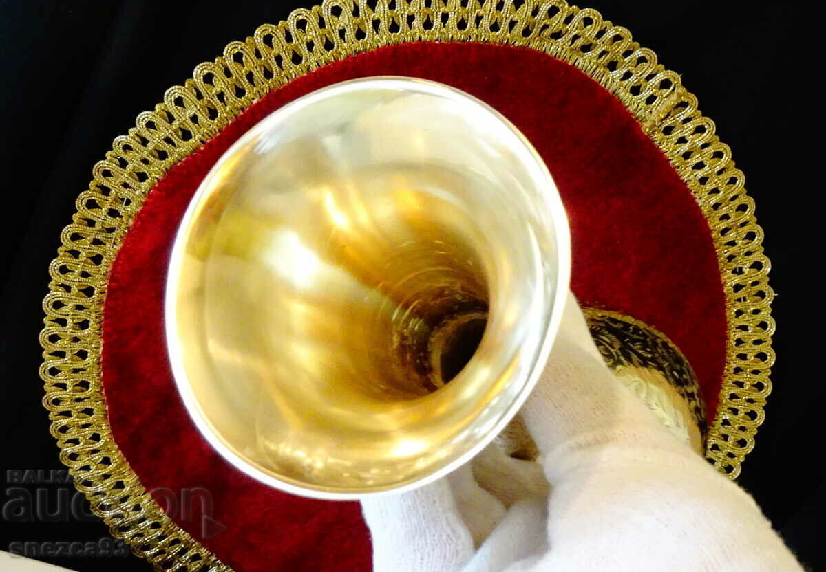 Delivery of Bronze vase British India 28 cm., marked. Delivery of Bronze vase British India 28 cm., marked.