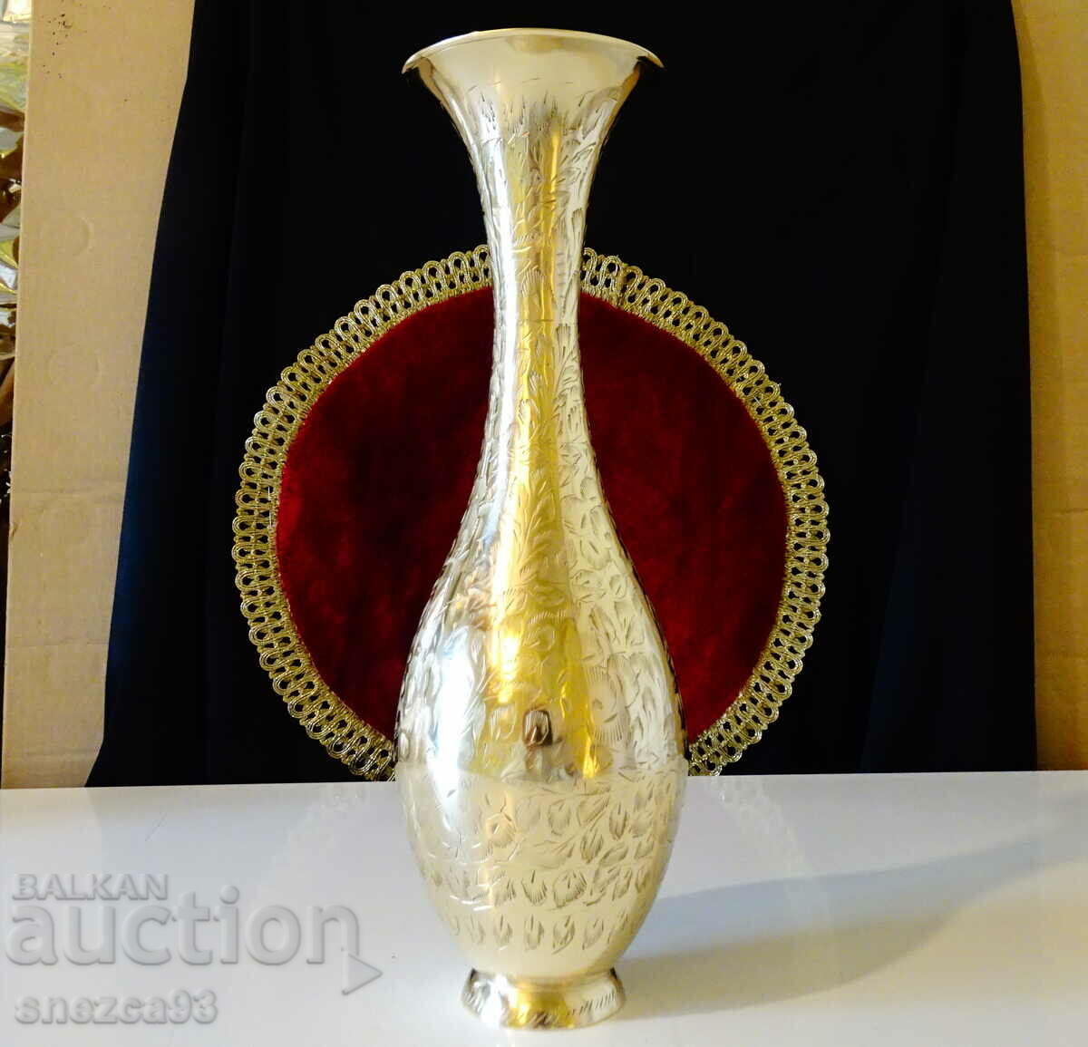 Vază din bronz British India 28 cm., marcată.
