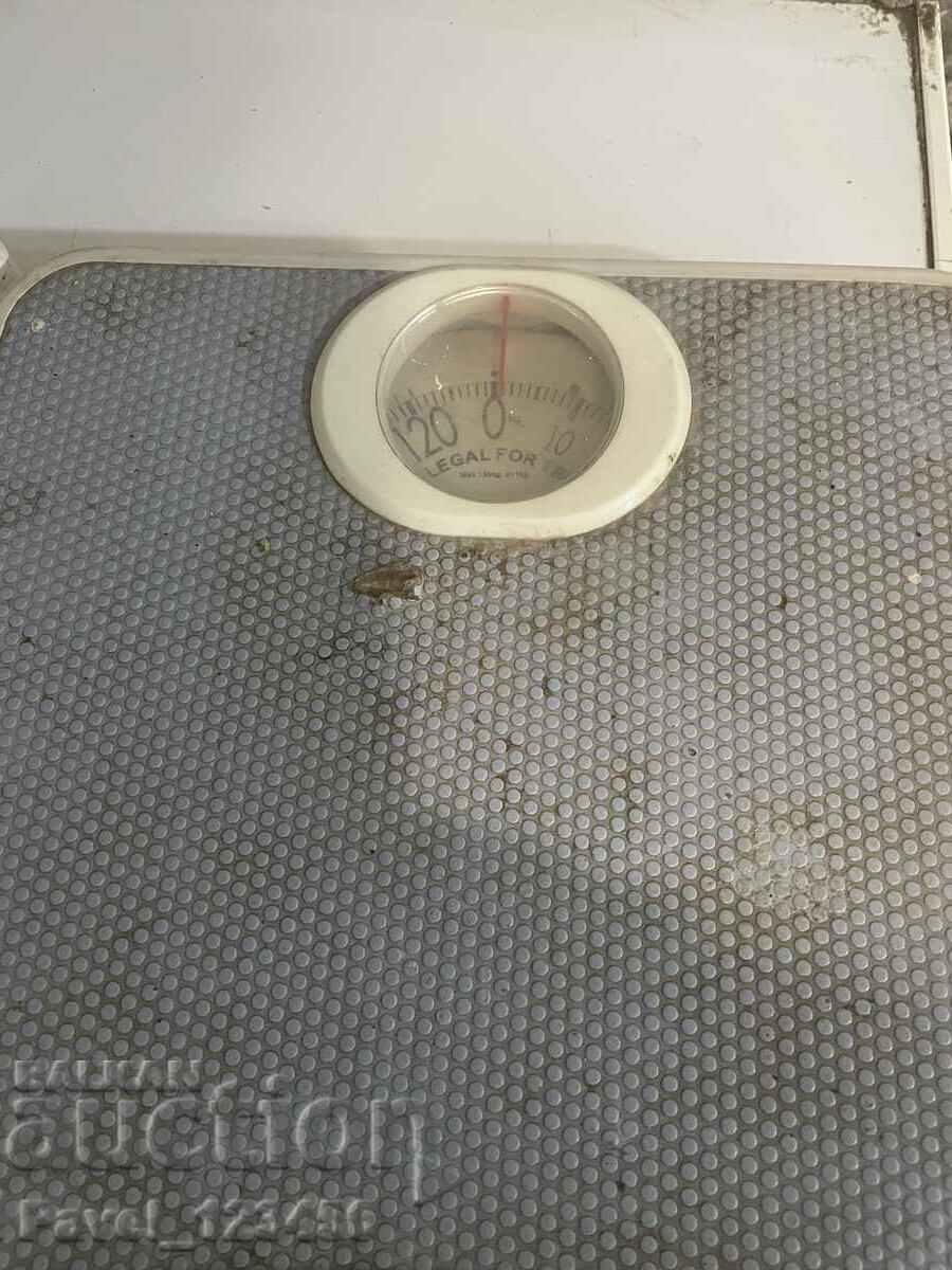 Δημοπρασία 2 παλιές ζυγαριές