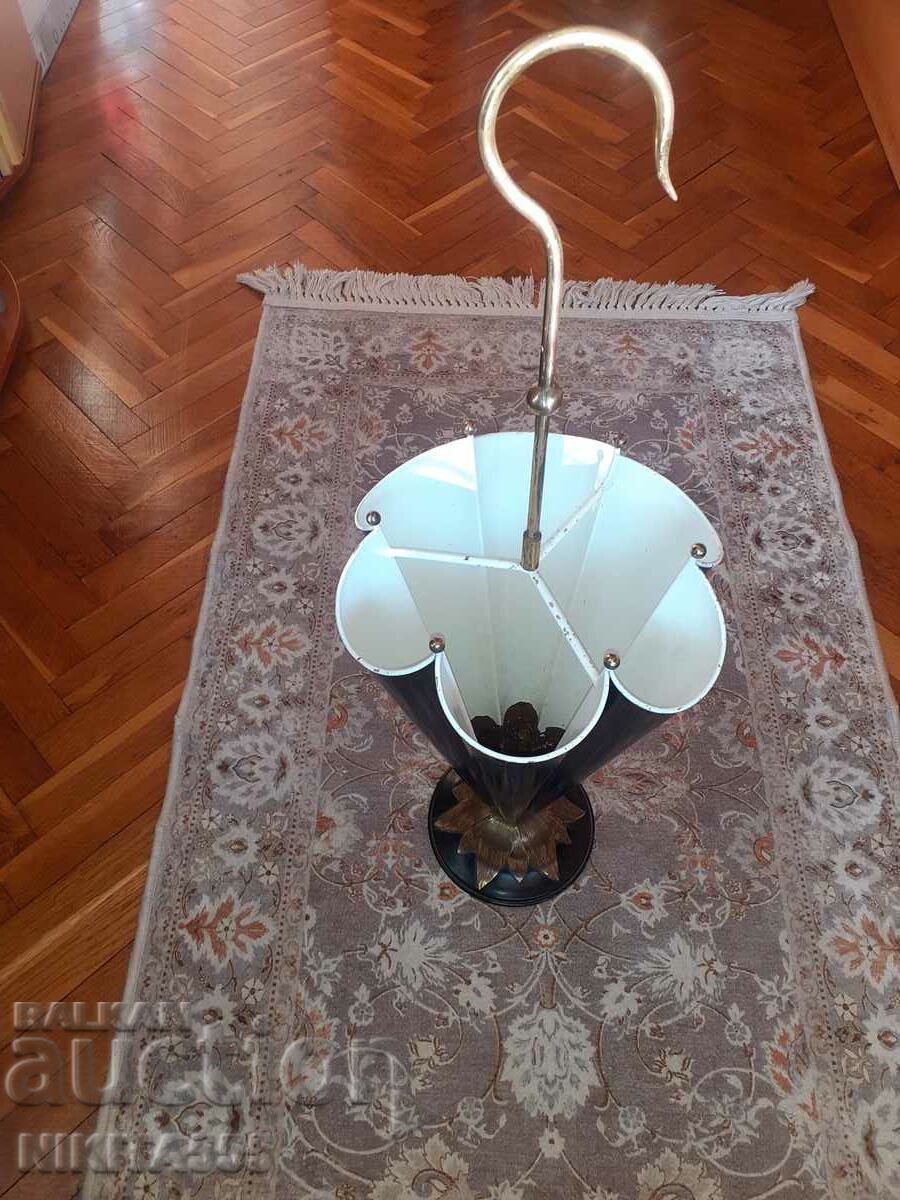 Delivery of A beautiful old umbrella stand Delivery of A beautiful old umbrella stand