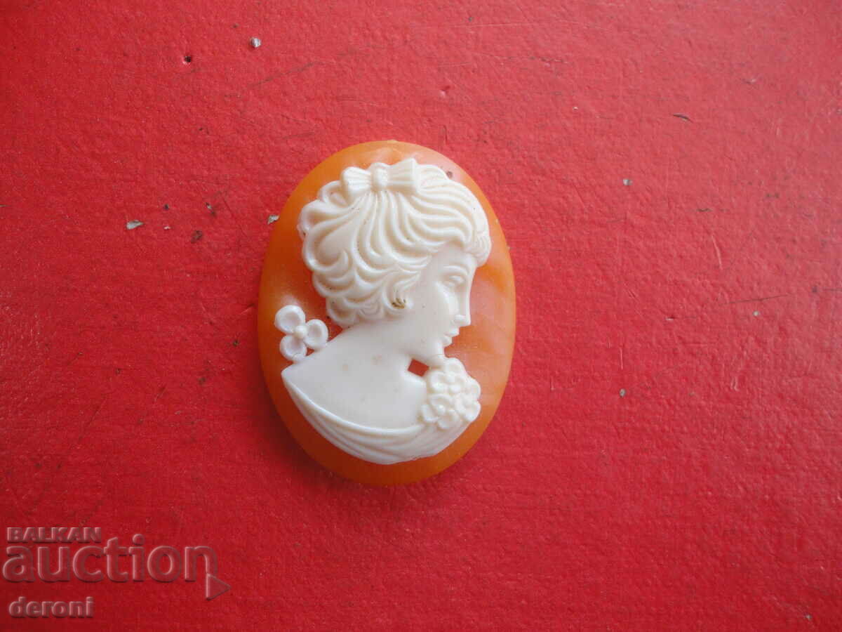 Kamea with price 10.00 BGN | € 5.11 Kamea with price 10.00 BGN | € 5.11