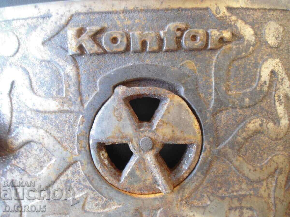 Door from an old solid fuel stove "Konfor" with price 8.00 BGN | € 4.09 Door from an old solid fuel stove "Konfor" with price 8.00 BGN | € 4.09