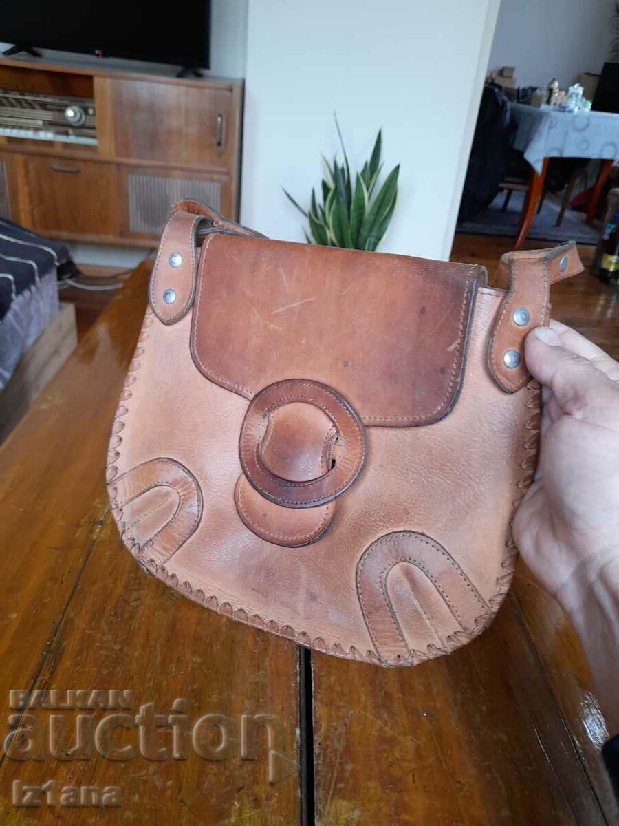 Auction Old lady's leather bag Auction Old lady's leather bag