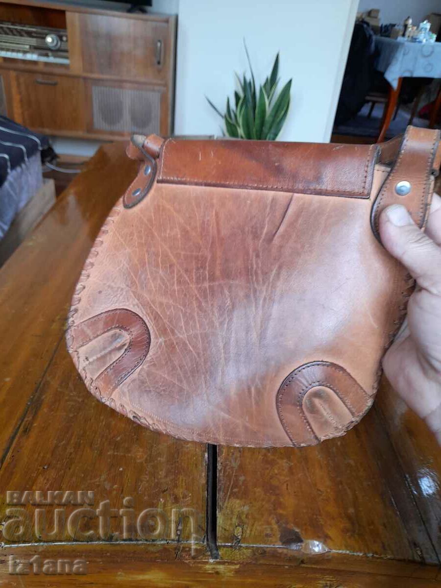 Delivery of Old lady's leather bag Delivery of Old lady's leather bag