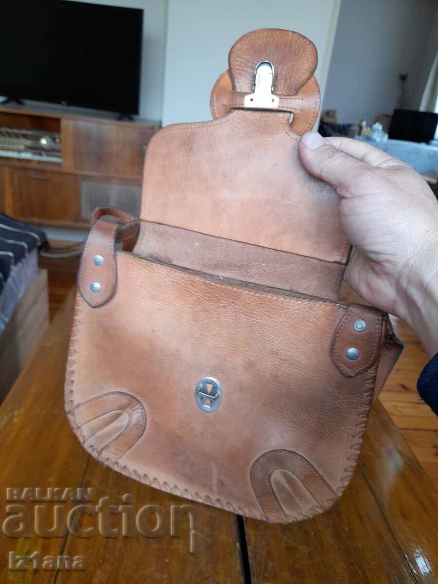 Old lady's leather bag - 5 Old lady's leather bag - 5