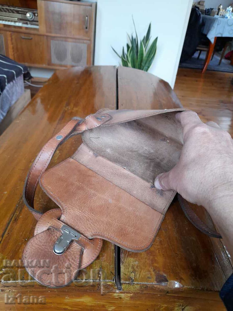 Old lady's leather bag - 6 Old lady's leather bag - 6