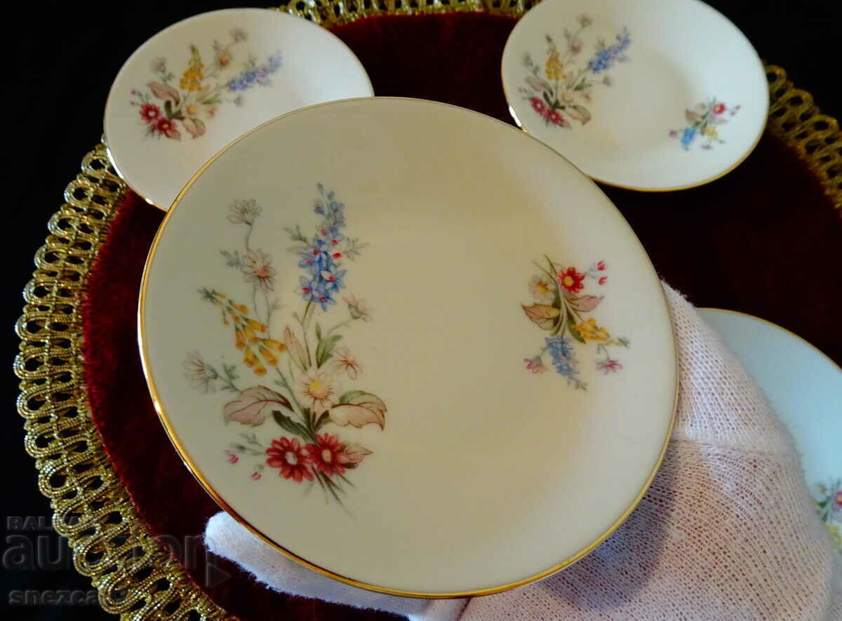 Farfurie porțelan bavarez, aur, flori cu preț 5.00 BGN | € 2.56 Farfurie porțelan bavarez, aur, flori cu preț 5.00 BGN | € 2.56