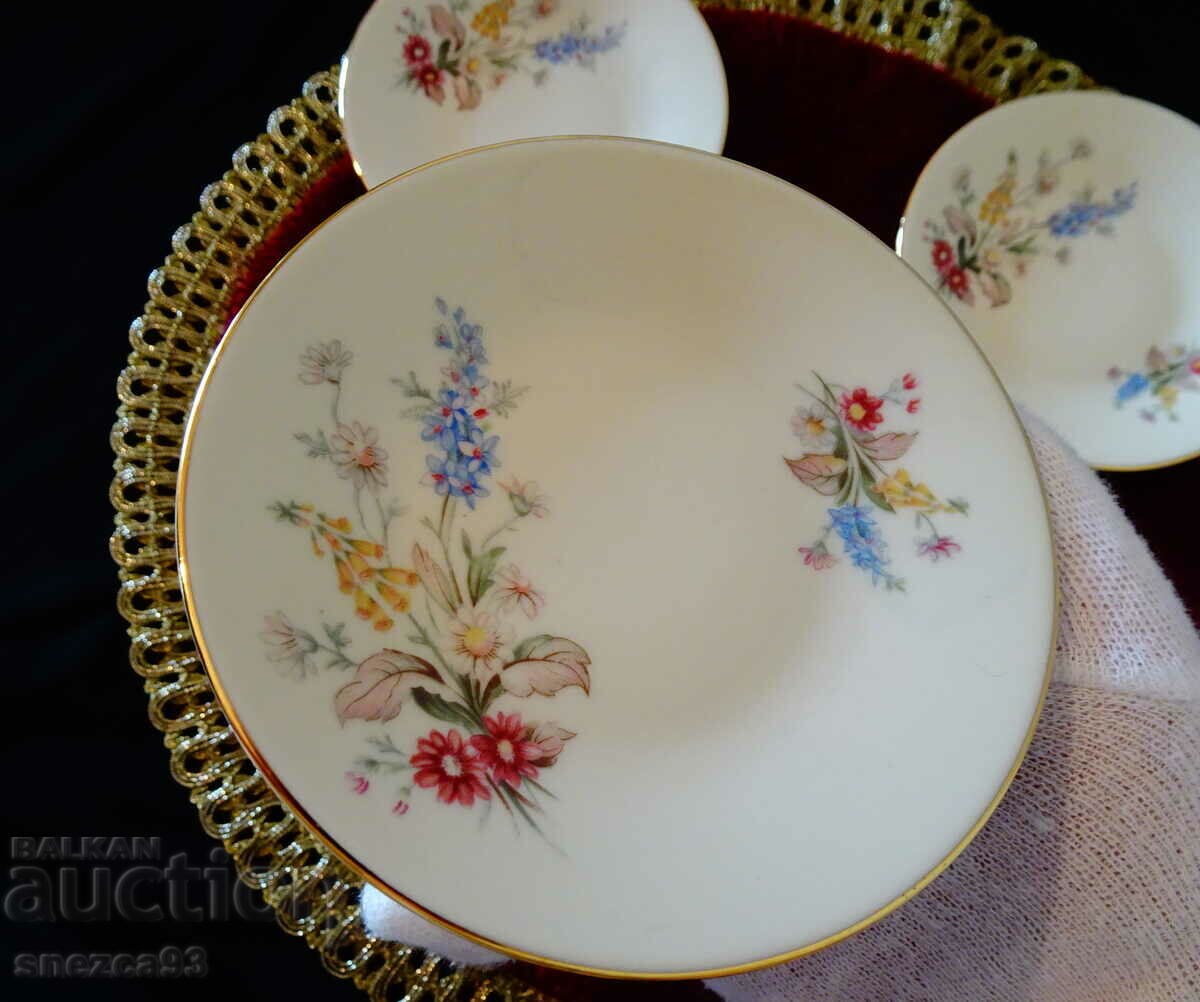 A plate for bites of Bavarian porcelain, gold, flowers.