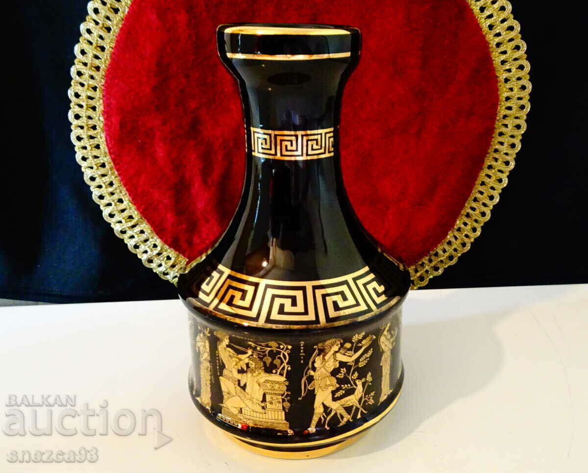 Greek porcelain vase, carafe, 24 karat gold Greek porcelain vase, carafe, 24 karat gold