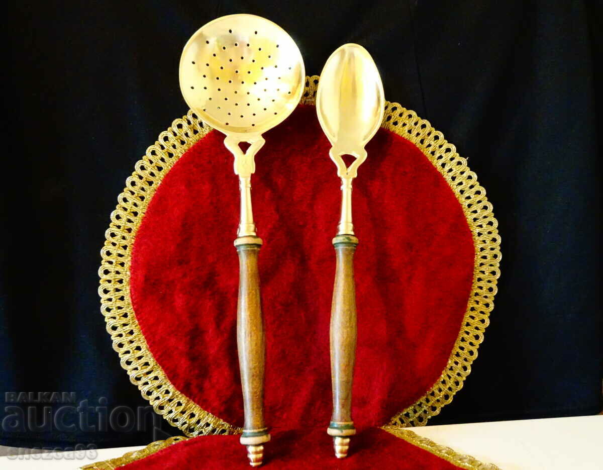 Бронзови прибори за готвене и сервиране. с цена 85.00 лв. | € 43.46 Бронзови прибори за готвене и сервиране. с цена 85.00 лв. | € 43.46