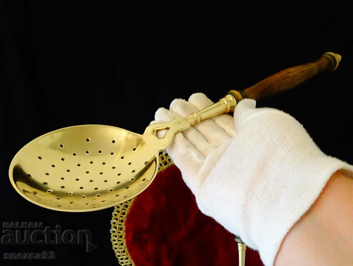 Аукцион Бронзови прибори за готвене и сервиране. Аукцион Бронзови прибори за готвене и сервиране.